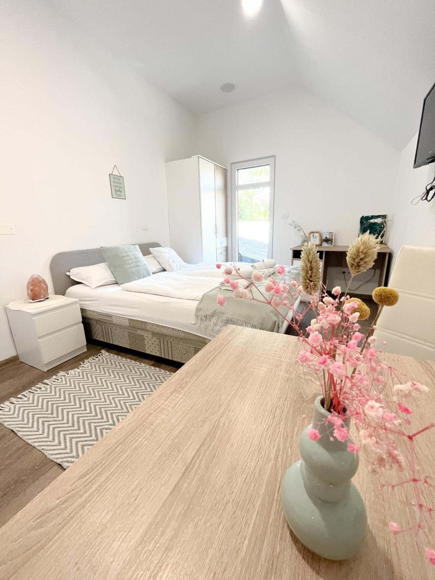 Anita'S Studio Apartments Ljubljana Eksteriør billede