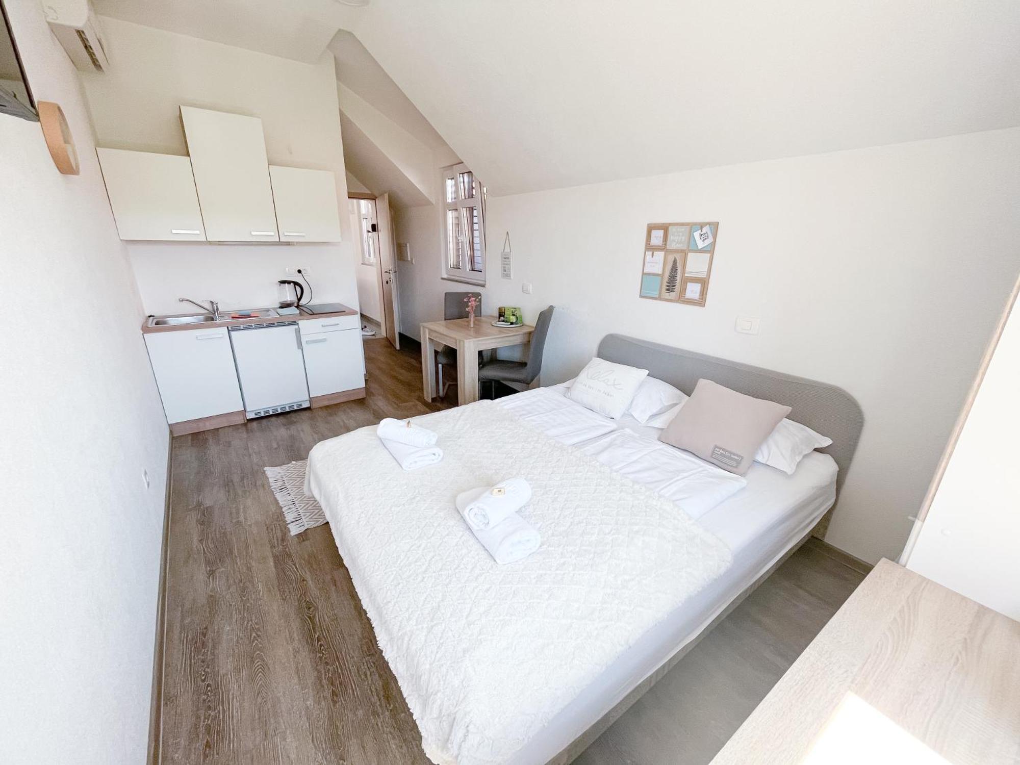Anita'S Studio Apartments Ljubljana Eksteriør billede