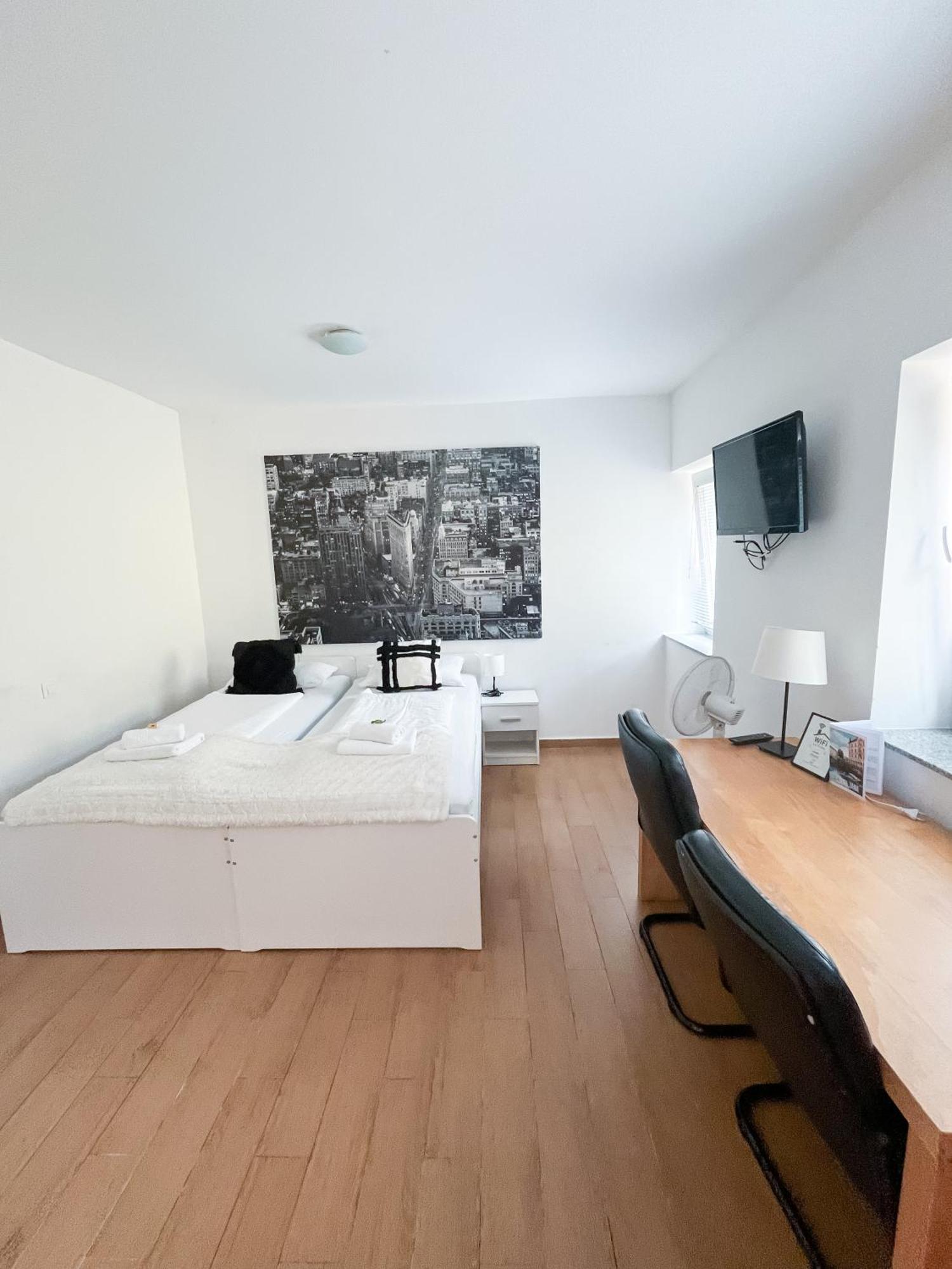 Anita'S Studio Apartments Ljubljana Eksteriør billede