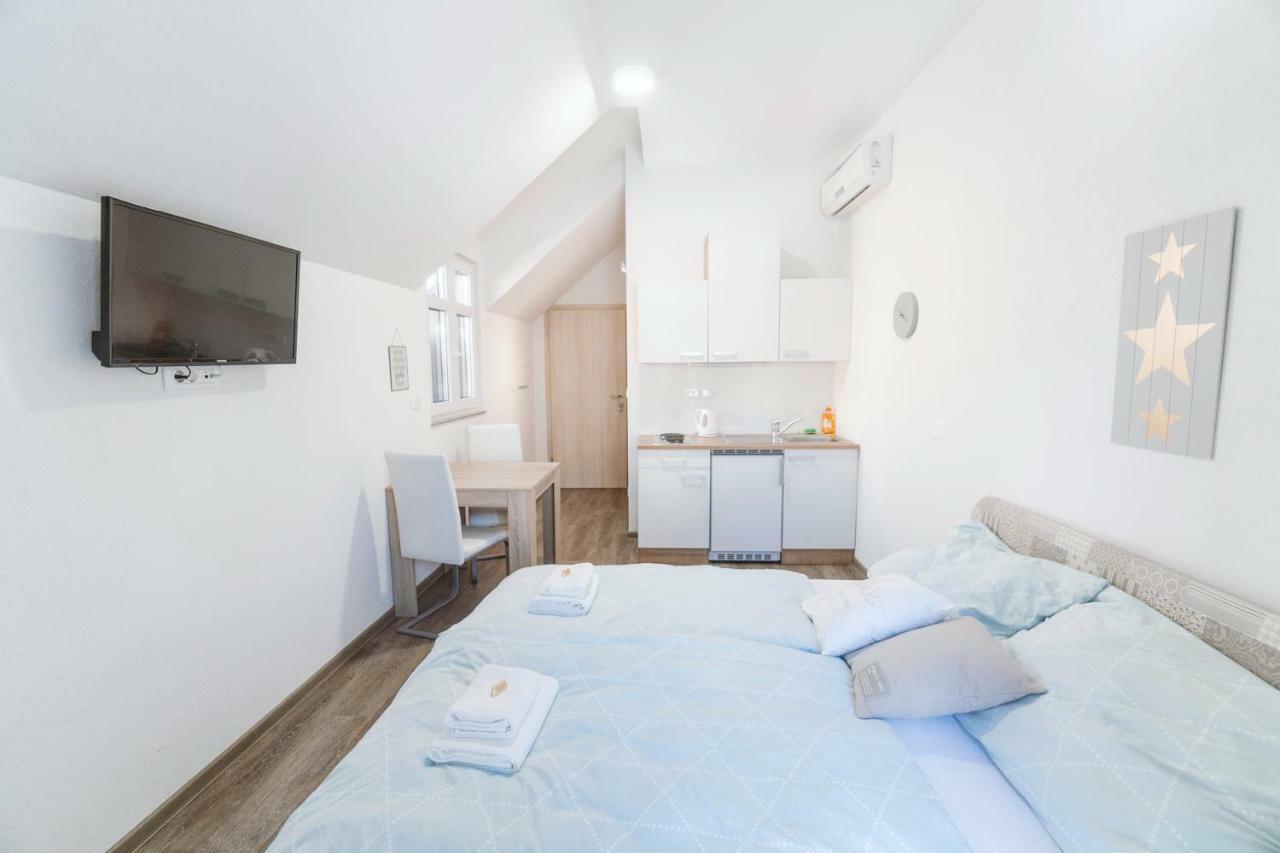 Anita'S Studio Apartments Ljubljana Eksteriør billede